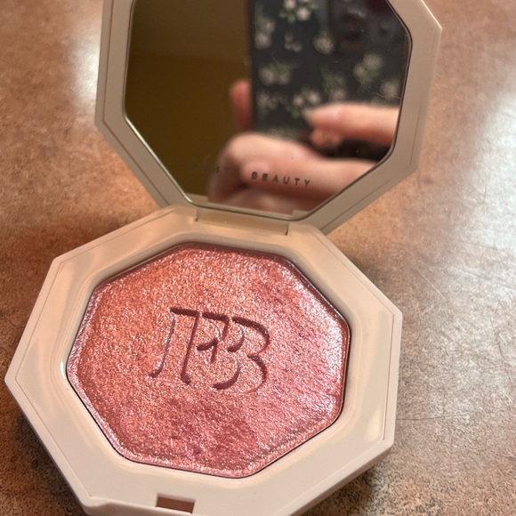 fenty beauty highlighter - Picture 7 of 7